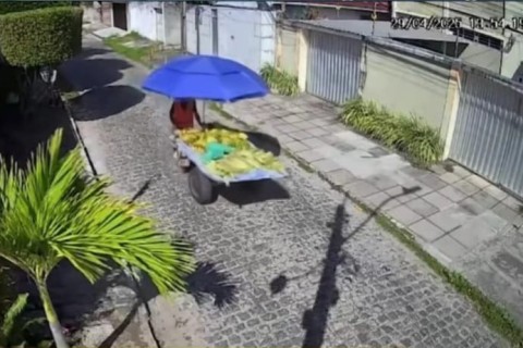 ELE DEVOVEL QUASE MIL REAIS QUE ENCONTROU NA RUA