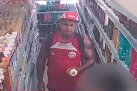 ASSALTO EM OLINDA:VEJA O CRIMINOSO FEZ EM 3 MINUTOS ANTES DE FUGIR